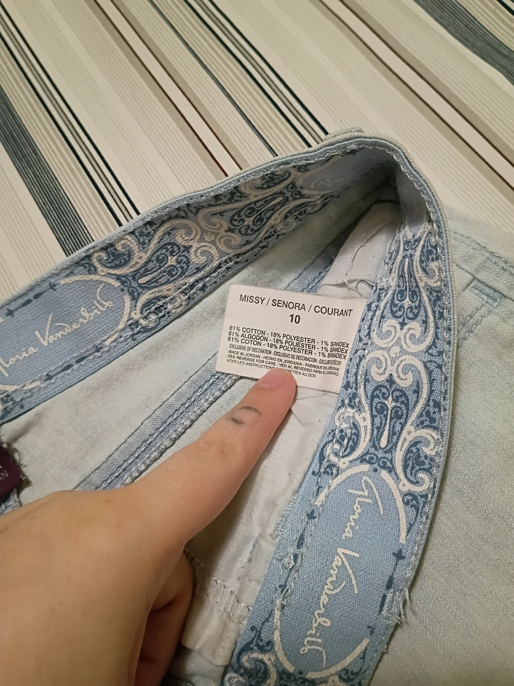Gloria Vanderbilt Light Blue Women's Jean Shorts - Picture 3 of 4